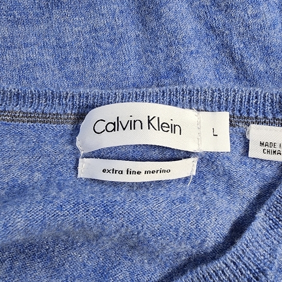 Calvin Klein Extra fine merino Size large Blue V-Neck Sweater - Picture 3 of 4